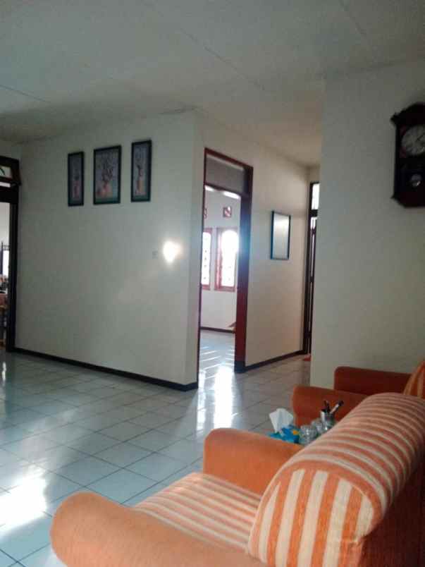 dijual rumah jl jati indah turangga