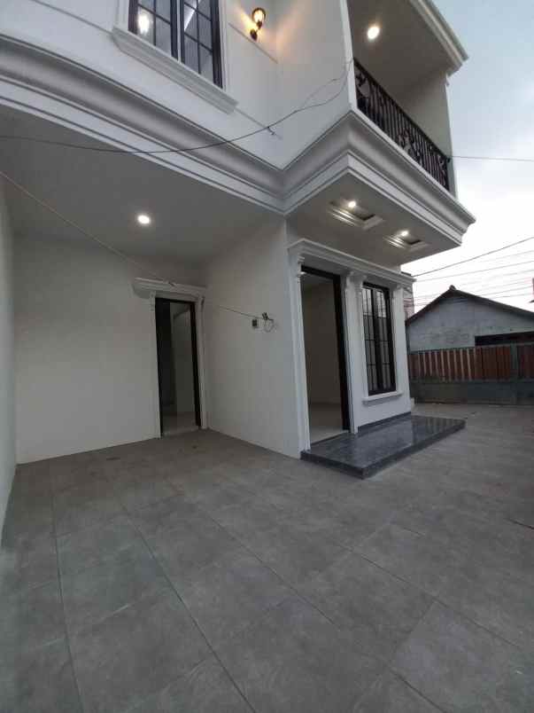 dijual rumah jl kalimulya cilodong