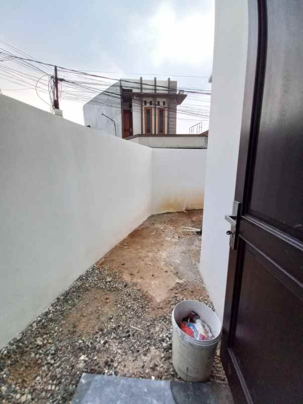dijual rumah jl kalimulya cilodong