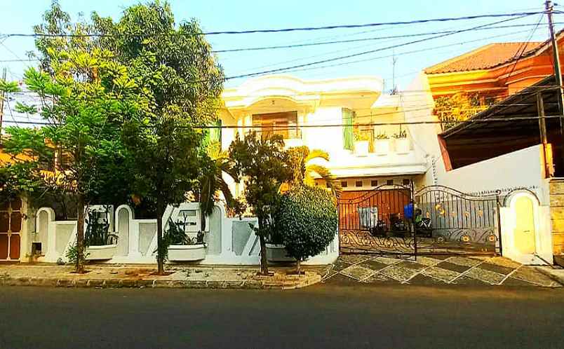 dijual rumah jl kelapa kopyor raya