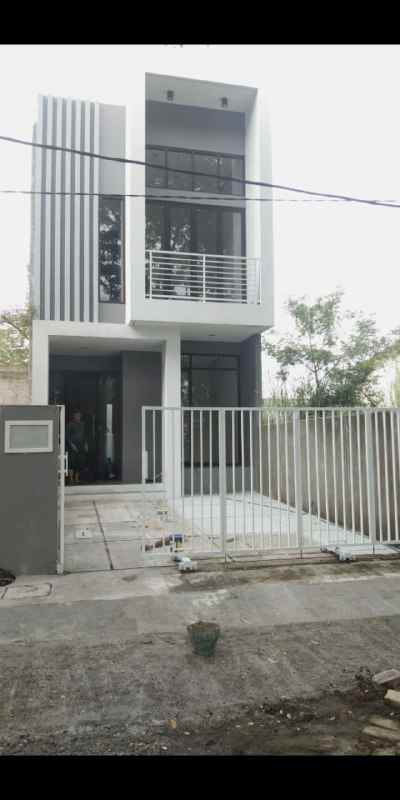 dijual rumah jl kertomenanggal