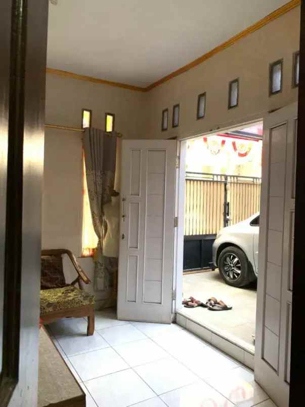 dijual rumah jl lembah teratai