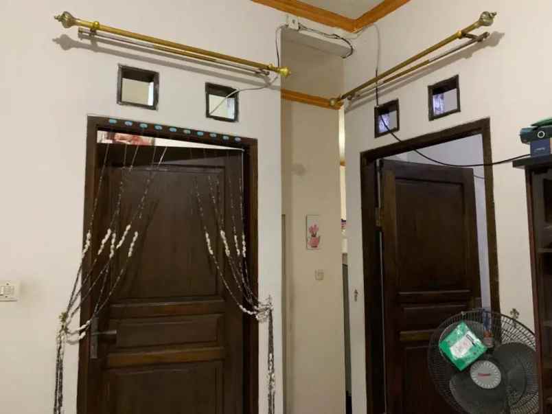 dijual rumah jl lembah teratai