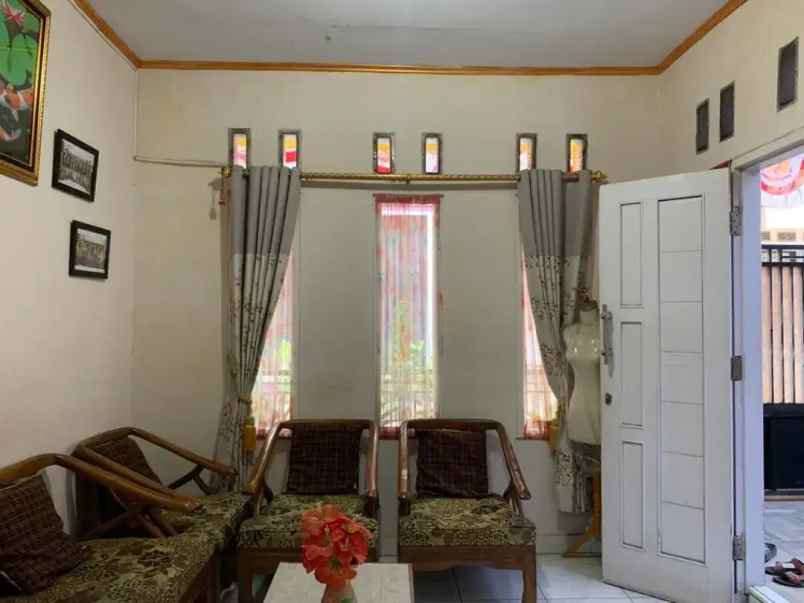 dijual rumah jl lembah teratai