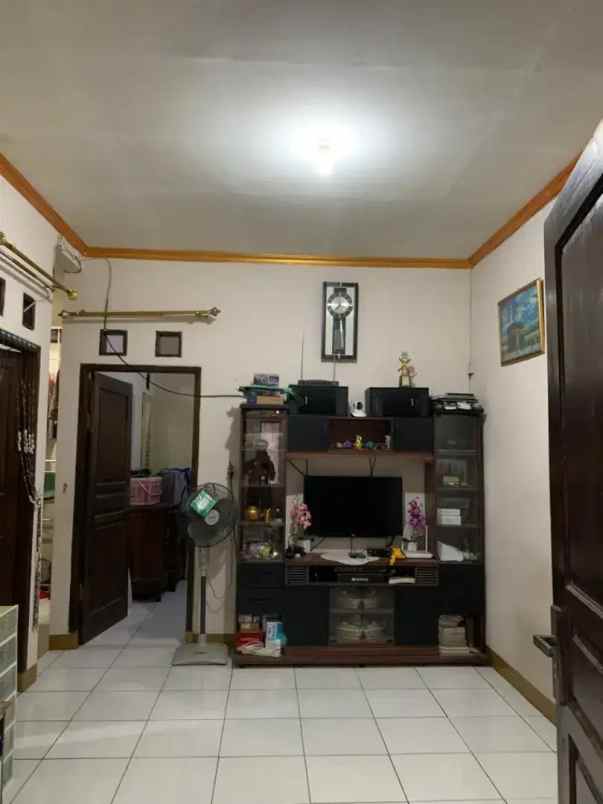 dijual rumah jl lembah teratai