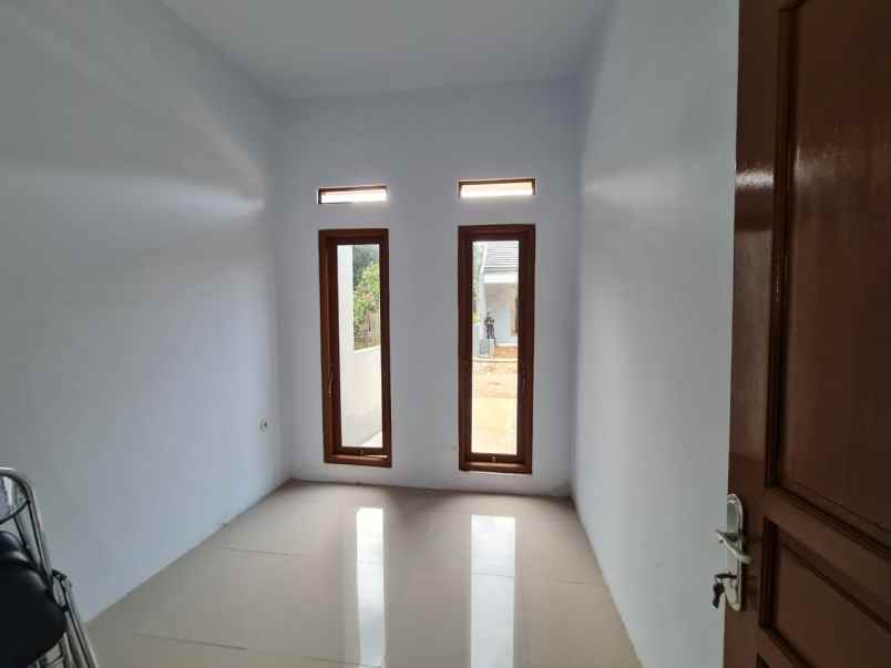 dijual rumah jl mt haryono