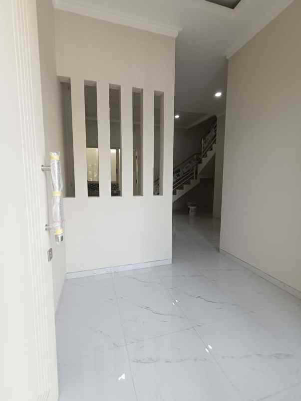 dijual rumah jl mulyosari utara