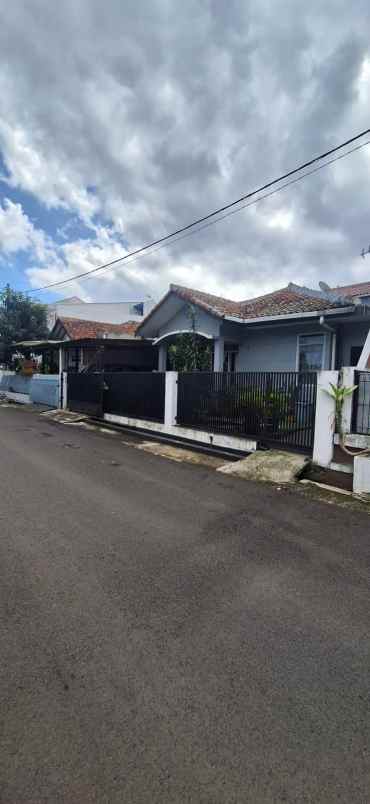 dijual rumah jl olahraga arcamanik