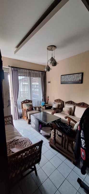 dijual rumah jl olahraga arcamanik