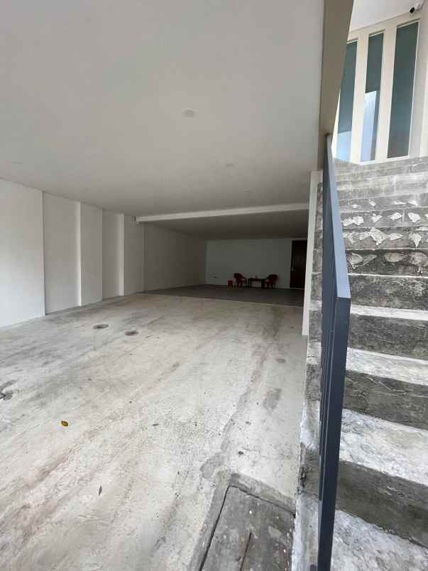 dijual rumah jl pulomas kayu putih