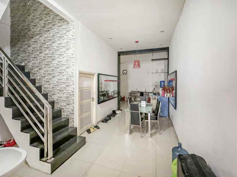 dijual rumah jl r h a arifai tjek yan