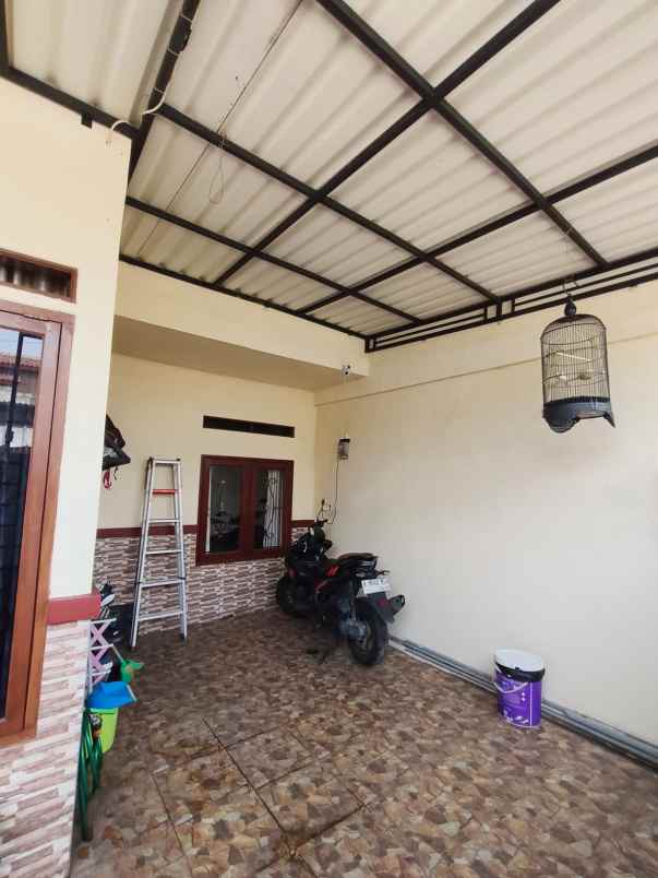 dijual rumah jl salak