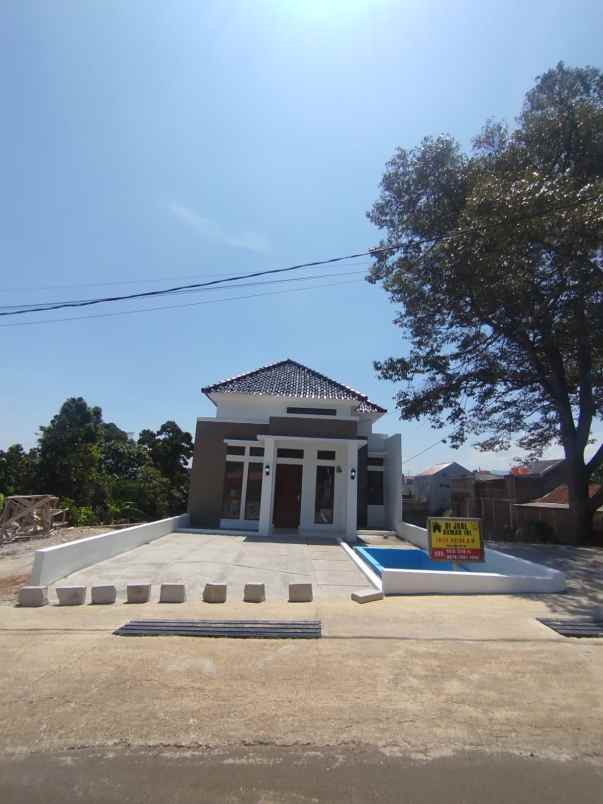 dijual rumah jl sekejati cinunuk