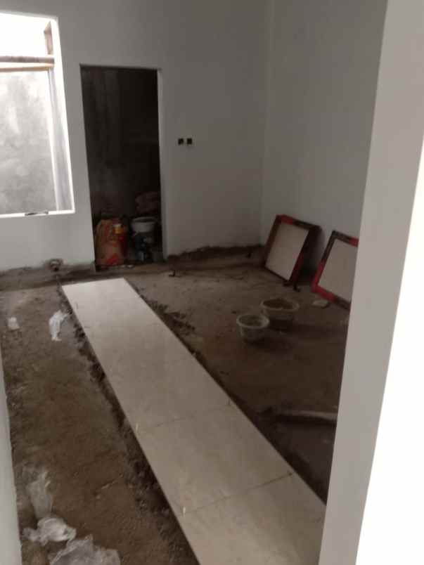 dijual rumah jl selat duren sawit