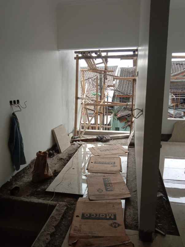 dijual rumah jl selat duren sawit