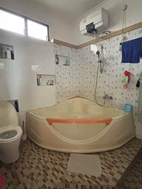 dijual rumah jl taman bougenville 2