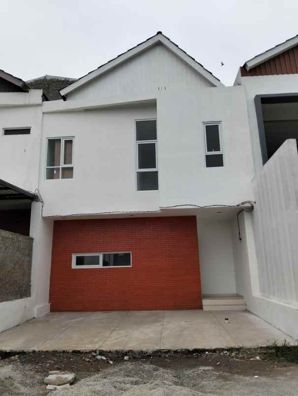 dijual rumah jl wangunsari cijengkol