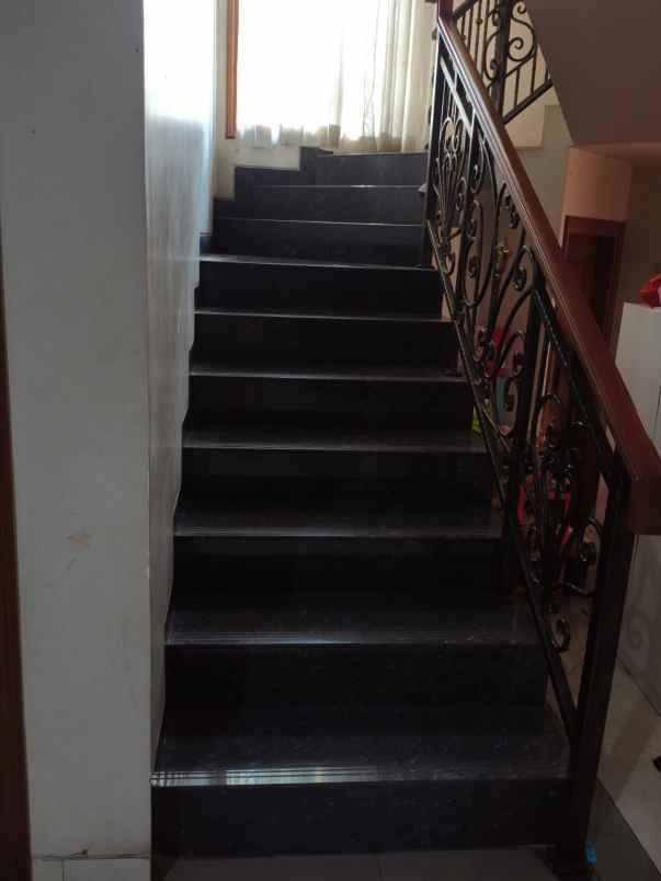 dijual rumah jln waru rawamangun