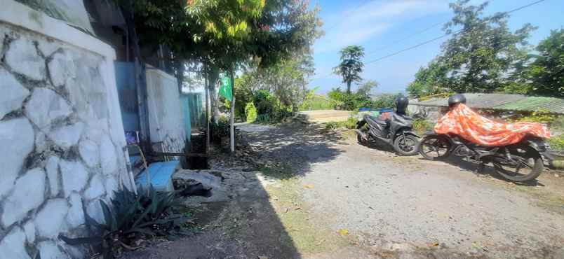 dijual rumah karang arum