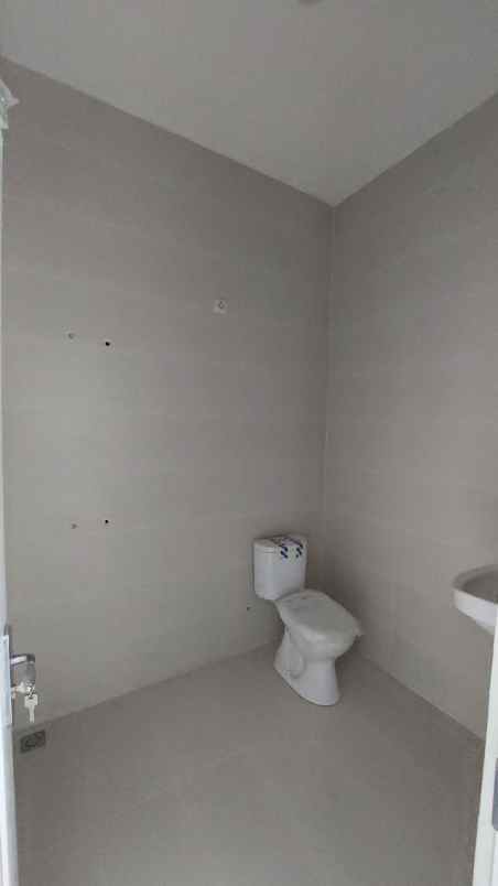 dijual rumah karang asem