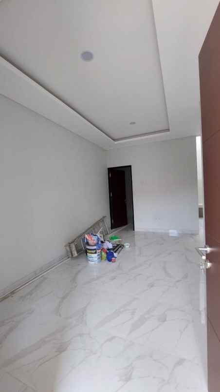 dijual rumah karang asem