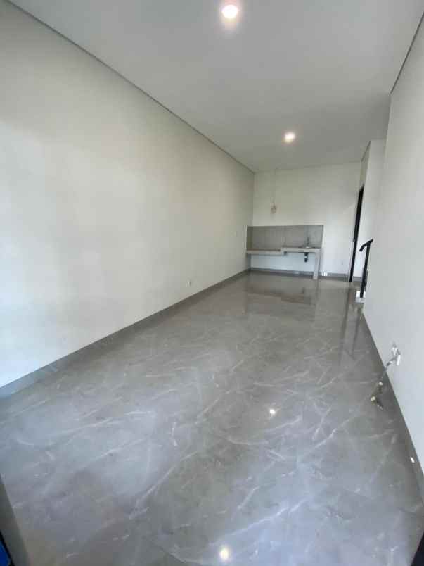 dijual rumah karang tengah jakbar tgr