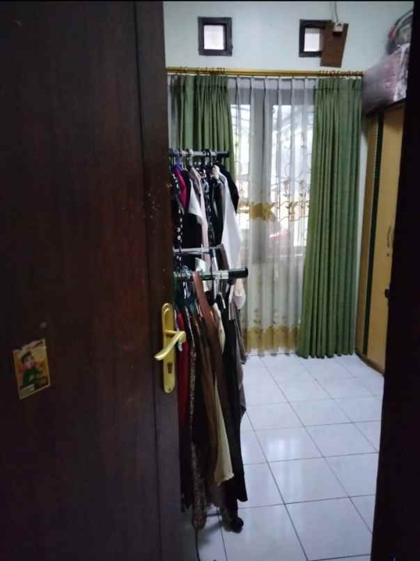 dijual rumah kawaluyaan indah