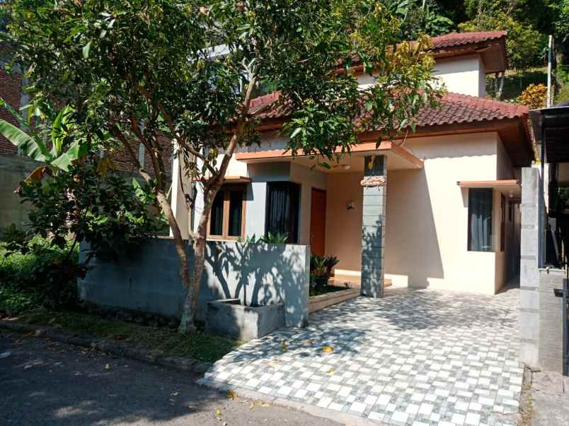 dijual rumah kel ciwaruga kec