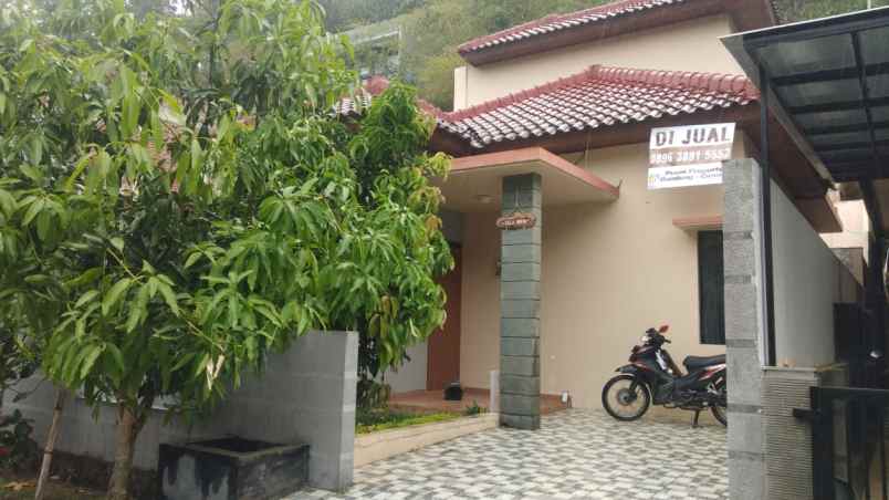 dijual rumah kel ciwaruga kec