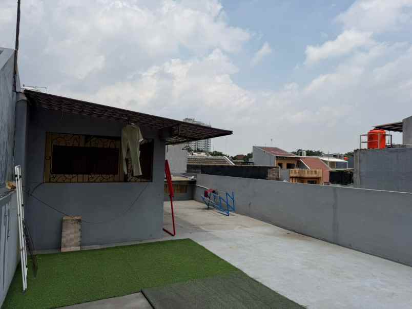 dijual rumah kelapa cengkir kelapa gading