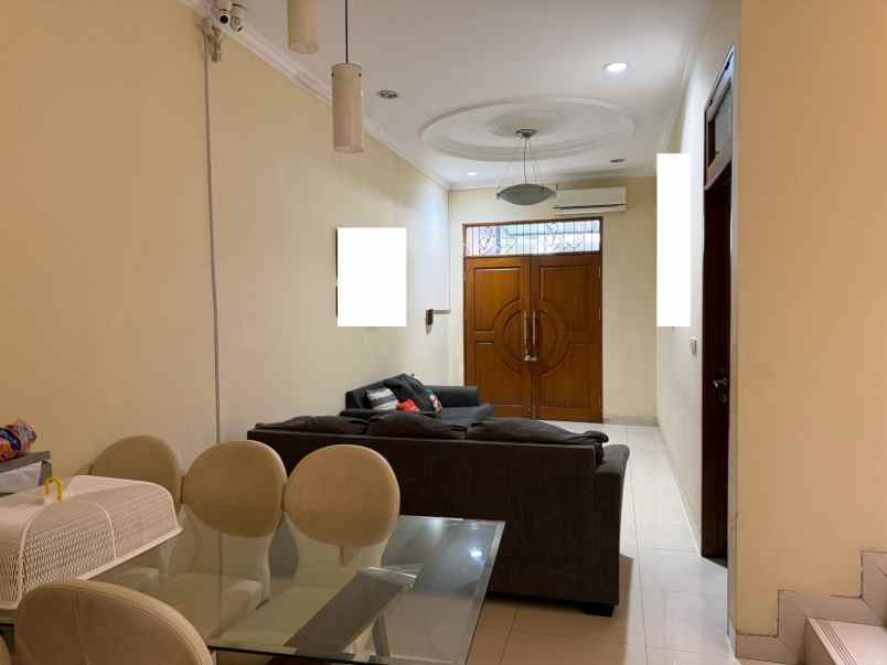 dijual rumah kelapa cengkir kelapa gading
