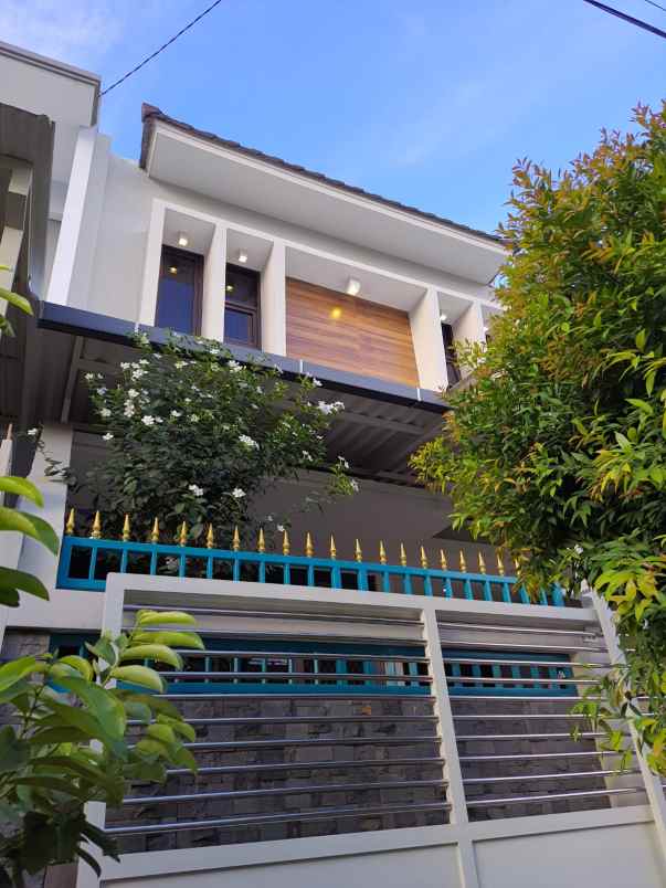 dijual rumah ketintang madya