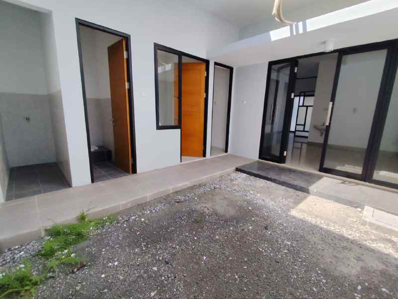 dijual rumah klampis semolo tengah