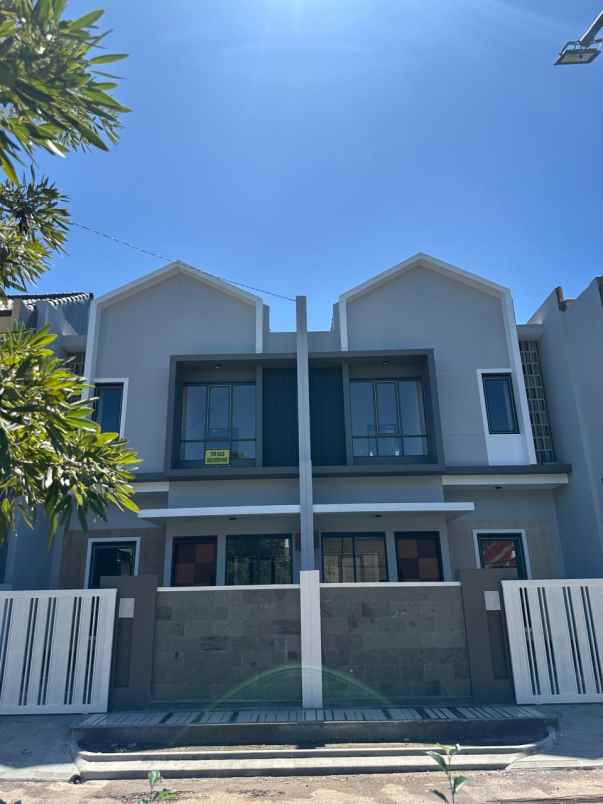 dijual rumah komplek aria graha