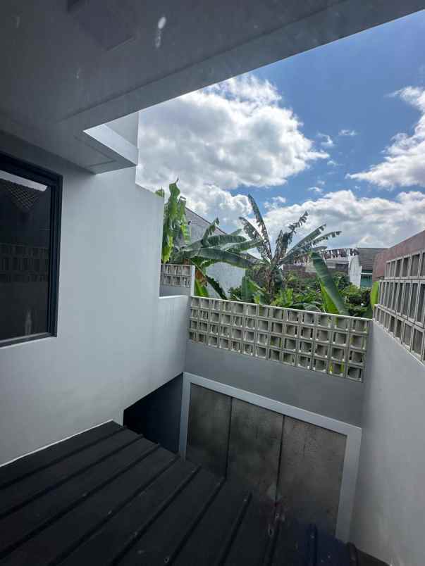 dijual rumah komplek aria graha