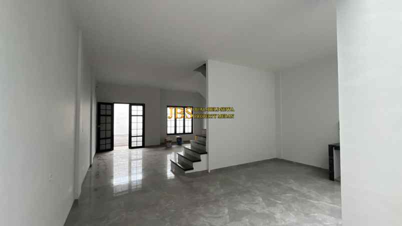 dijual rumah komplek aston villa jalan