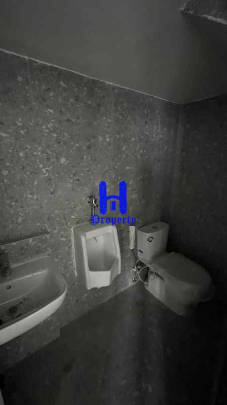 dijual rumah komplek aston villa jalan