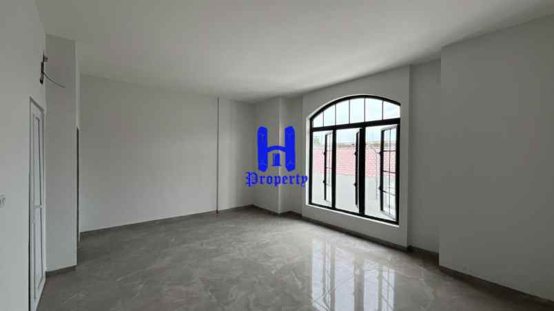 dijual rumah komplek aston villa jalan