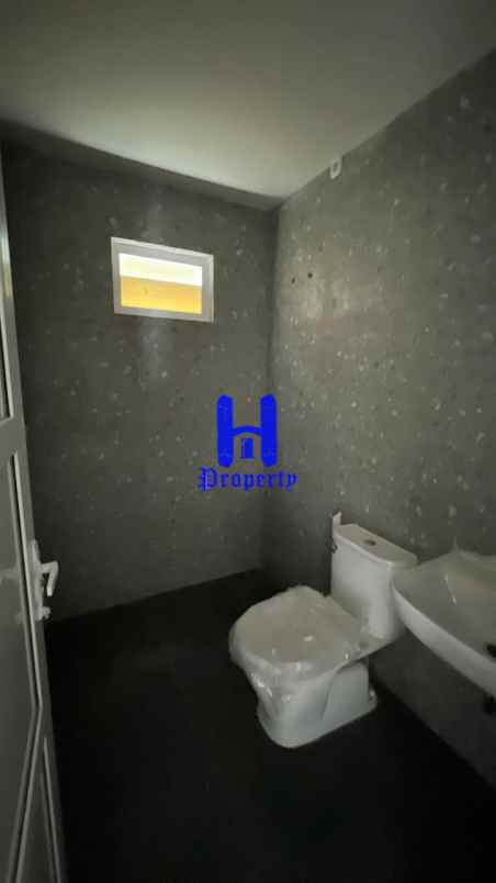 dijual rumah komplek aston villa jalan