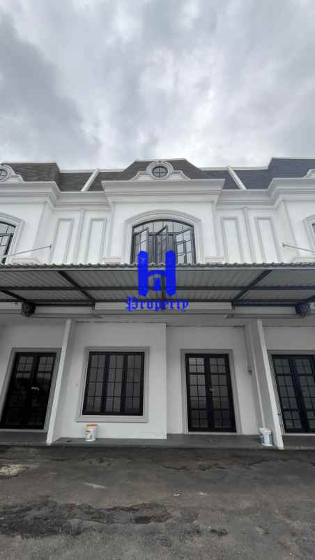 dijual rumah komplek aston villa jalan