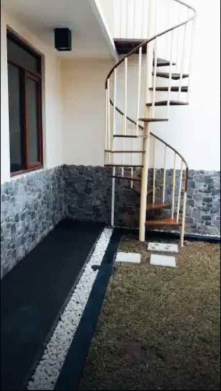 dijual rumah komplek awani residence