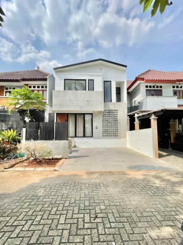 dijual rumah komplek bali view cirendeu