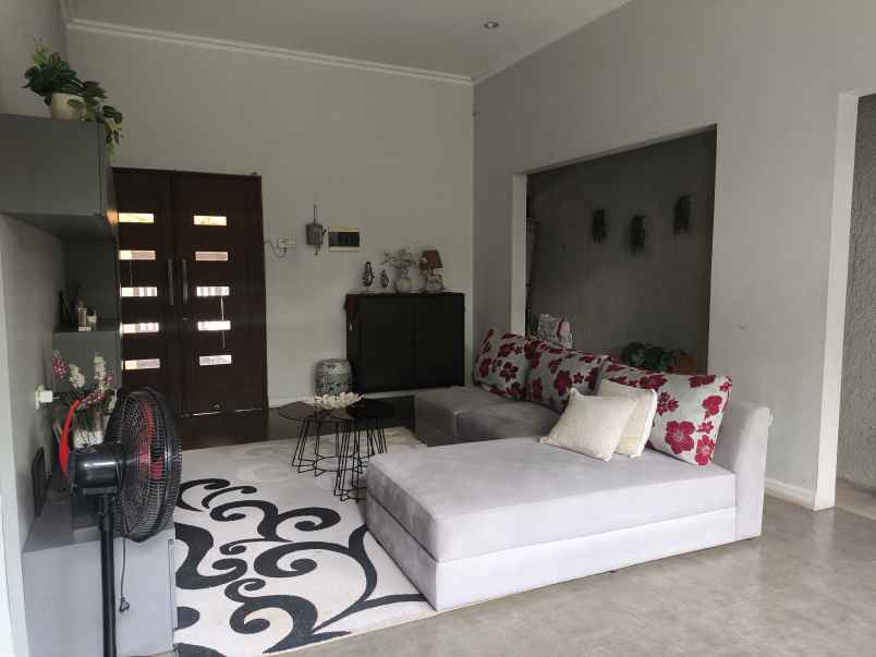 dijual rumah komplek binamarga kranji