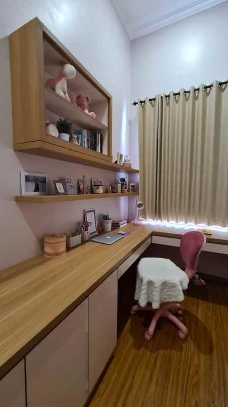 dijual rumah komplek binamarga kranji