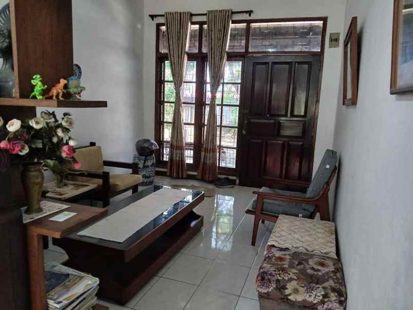 dijual rumah komplek dadali