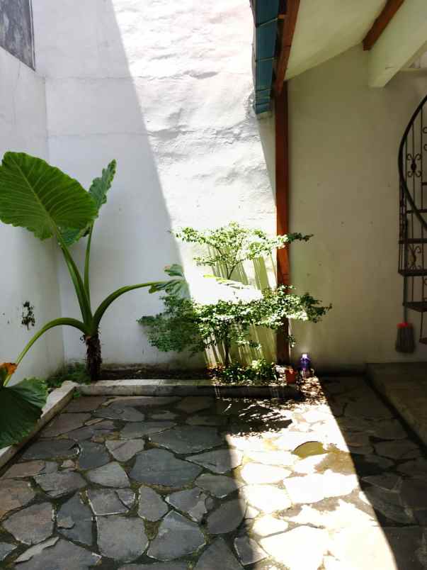 dijual rumah komplek elit setra dago