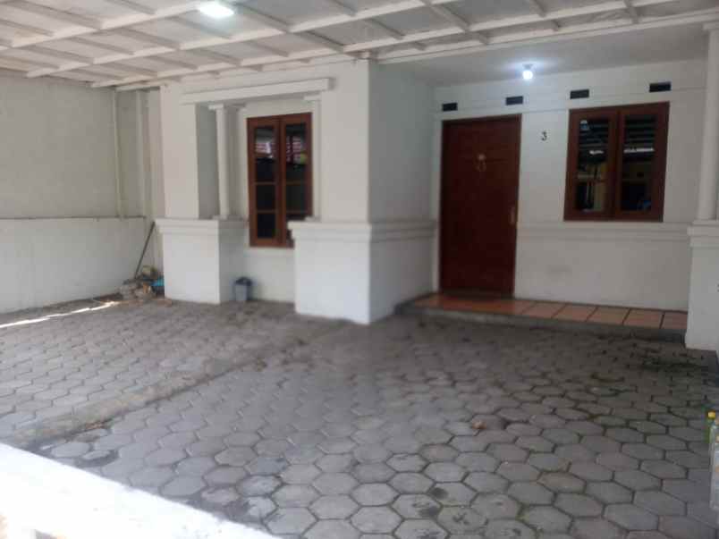 dijual rumah komplek elit setra dago