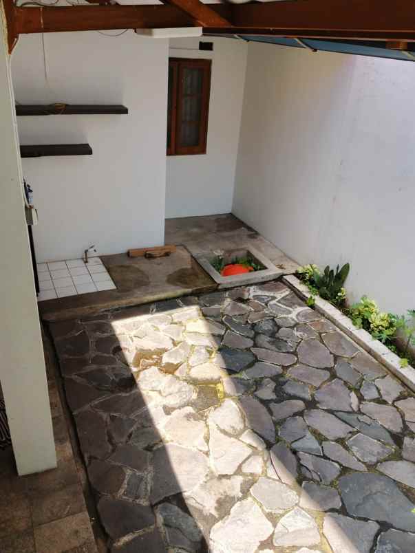 dijual rumah komplek elit setra dago