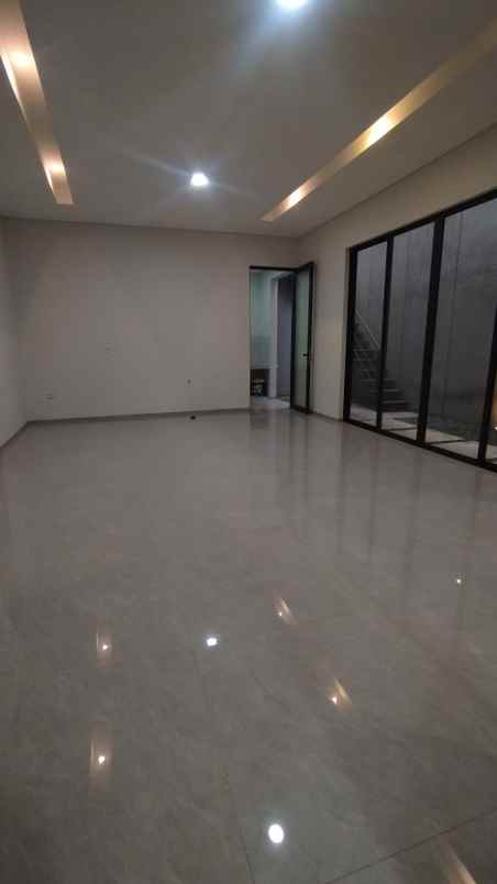 dijual rumah komplek elit setra duta