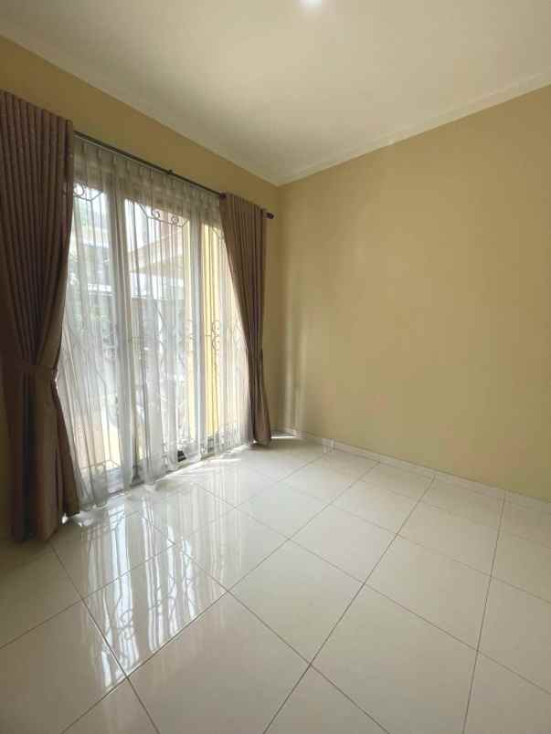dijual rumah komplek graha raya bintaro